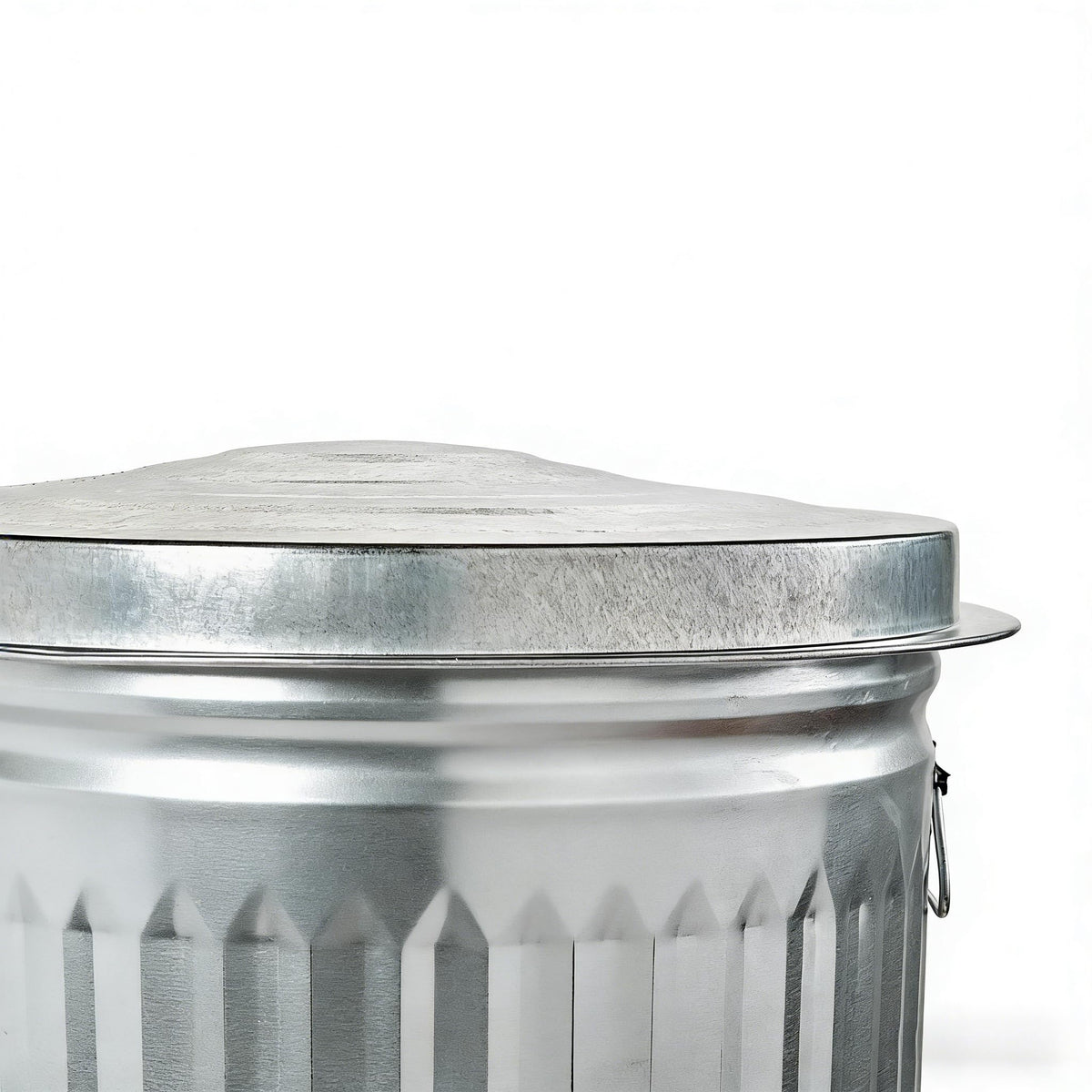 31 Gallon Galvanized Steel Trash Can with Lid U551224